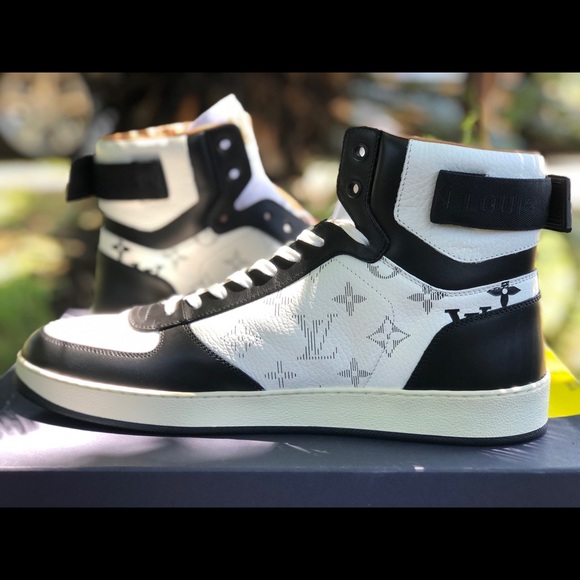 Louis Vuitton “Rivoli”. Size 9. - Picture 3 of 10